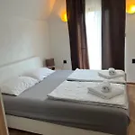 Vikendica Sa Bazenom *