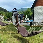 Vikendica Sa Bazenom