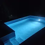 Vikendica Sa Bazenom Feriehus *