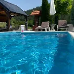 Vikendica Sa Bazenom Feriehus Višegrad