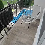 Vikendica Sa Bazenom *