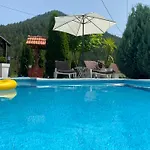 Vikendica Sa Bazenom Feriehus