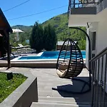 Feriehus Vikendica Sa Bazenom *