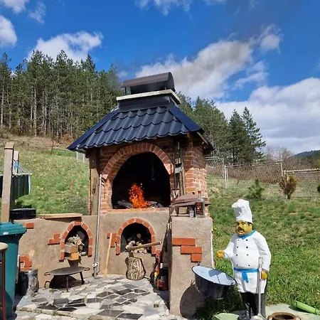 Vikendica Sa Bazenom Hébergement de vacances Višegrad