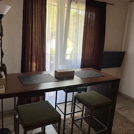 Vikendica Sa Bazenom Hébergement de vacances