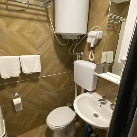 Vikendica Sa Bazenom Hébergement de vacances *