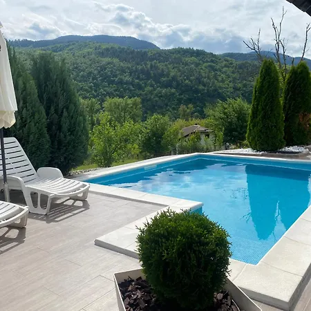 Vikendica Sa Bazenom