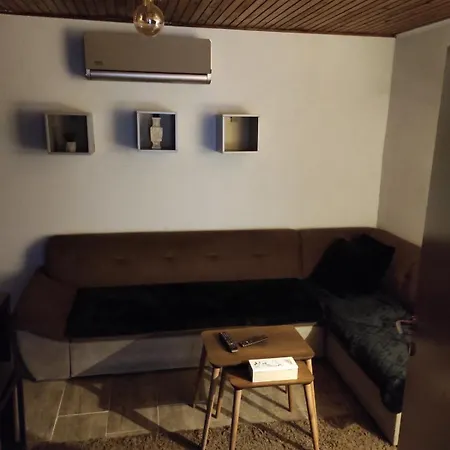 Vikendica Sa Bazenom Nyaraló