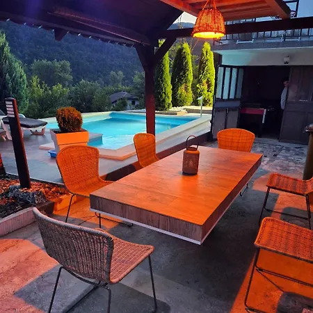 Vikendica Sa Bazenom Dom wakacyjny