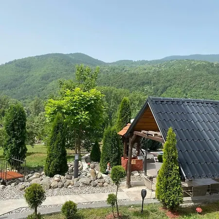 Vikendica Sa Bazenom Hébergement de vacances Višegrad