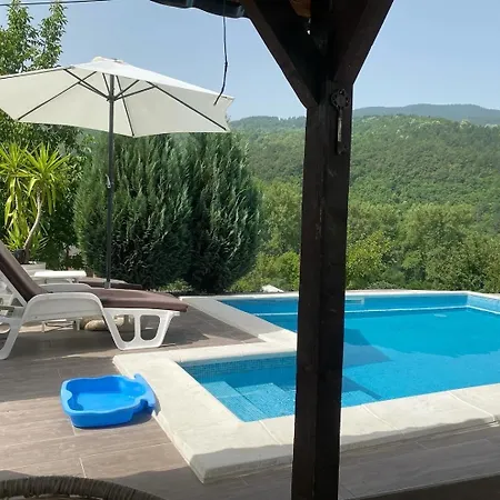 Dom wakacyjny Vikendica Sa Bazenom