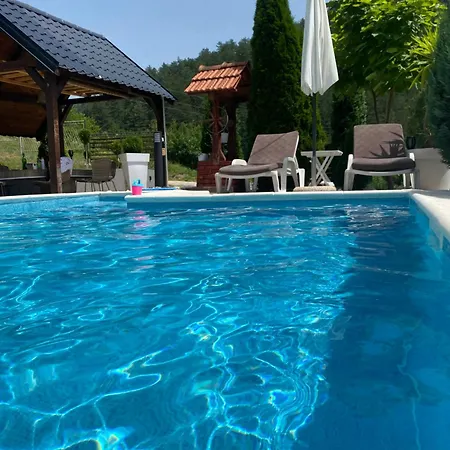 Vikendica Sa Bazenom Hébergement de vacances Višegrad