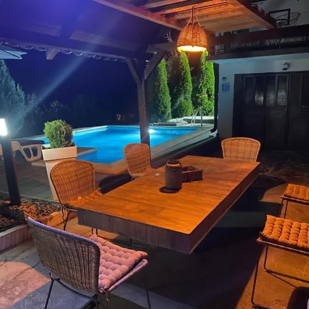 Dom wakacyjny Vikendica Sa Bazenom *