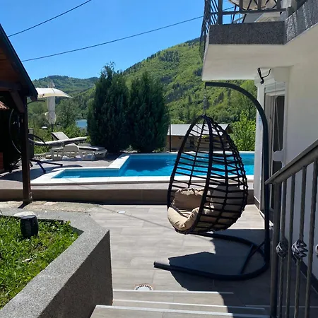 Dom wakacyjny Vikendica Sa Bazenom *