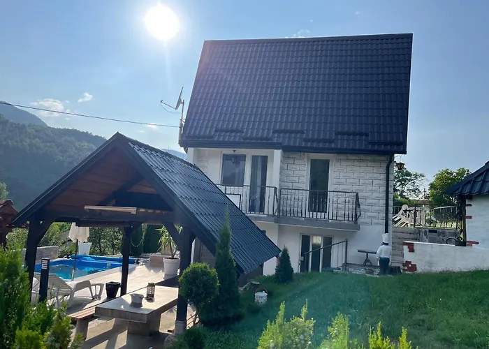 Vikendica Sa Bazenom Semesterbostad