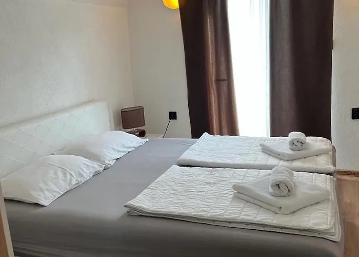 Vikendica Sa Bazenom *