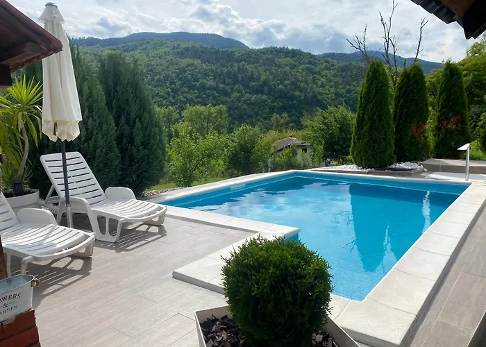 Vikendica Sa Bazenom