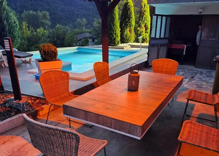 Vikendica Sa Bazenom Semesterbostad