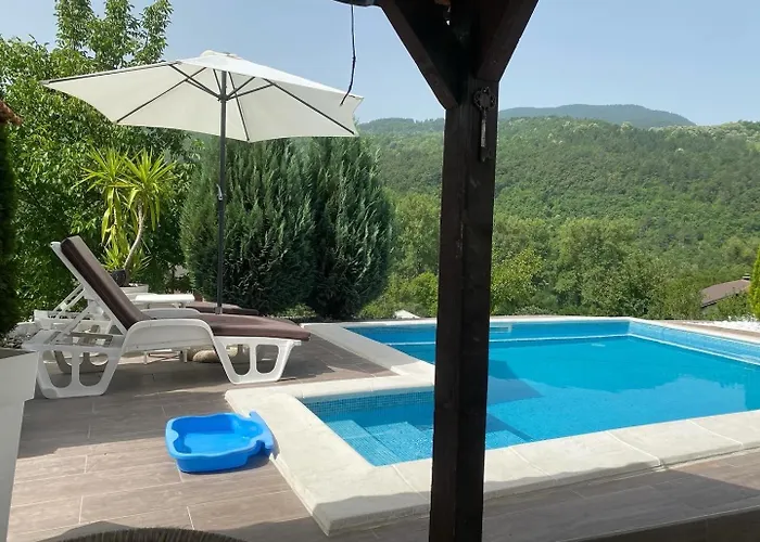 Semesterbostad Vikendica Sa Bazenom