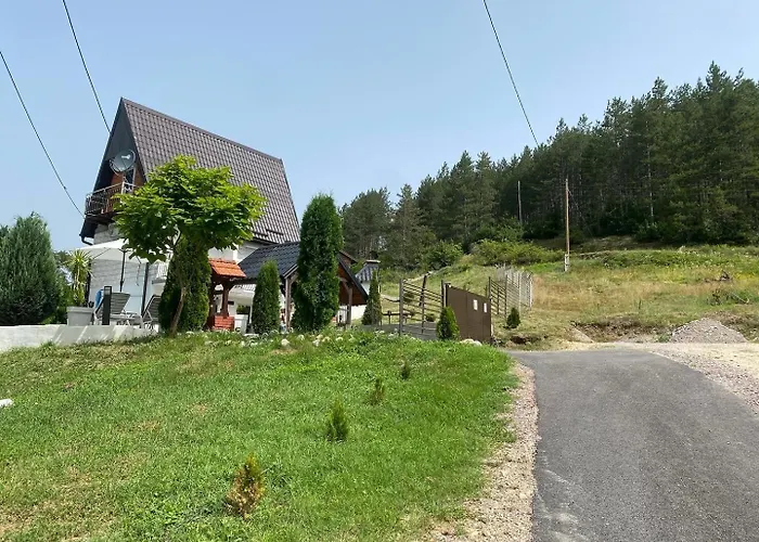 Vikendica Sa Bazenom Semesterbostad *