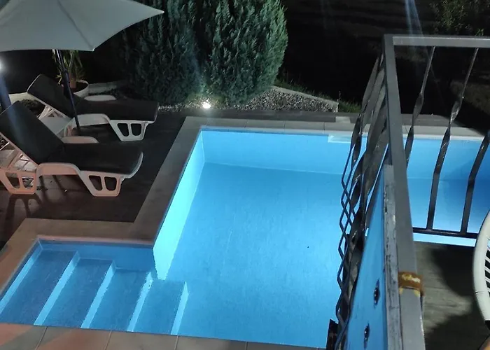 Vikendica Sa Bazenom *