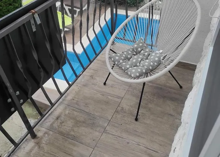 Vikendica Sa Bazenom *