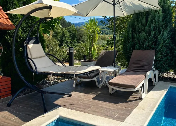 Vikendica Sa Bazenom Semesterbostad *