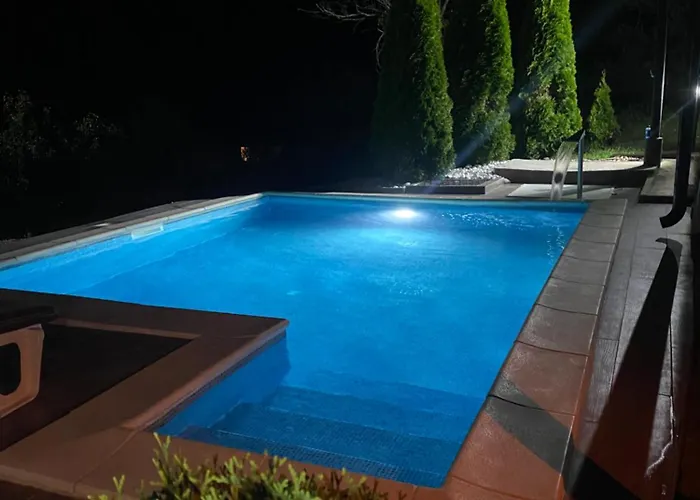 Vikendica Sa Bazenom *