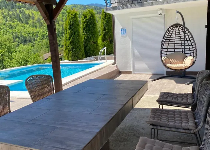 Vikendica Sa Bazenom *